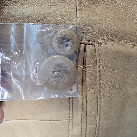 Ladies M leather jacket - Picture 3 of 6